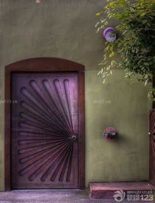 家庭室内紫色门装修图片
