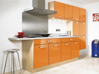 紧凑超小厨房橙色橱柜设计案例