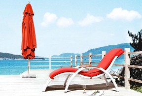 海景别墅室外观景阳台沙滩椅设计图片