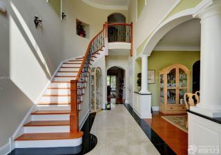 美式乡村别墅房屋楼梯设计图片