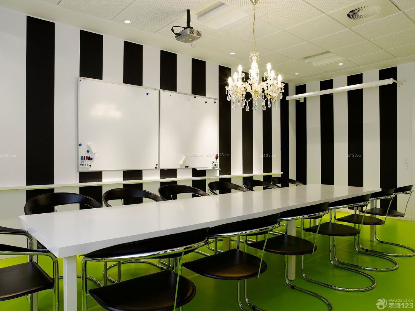 清新现代风格小型会议室布置案例