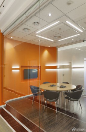 小型会议室布置 现代风格