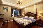 经典美式风格卧室磨砂壁纸装饰设计案例