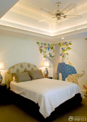 温馨小户型手绘卧室背景墙图片