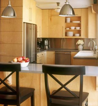 温馨小户型整体厨房实木橱柜设计