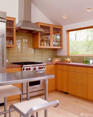 时尚小户型整体厨房橙色橱柜装修案例