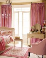 女生卧室粉色窗帘设计图片