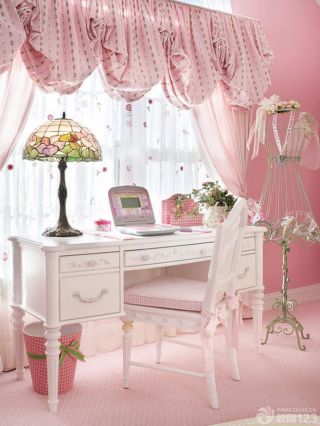 女生卧室粉色窗帘布艺设计图