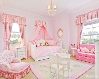 小清新婴儿房粉色窗帘装饰图
