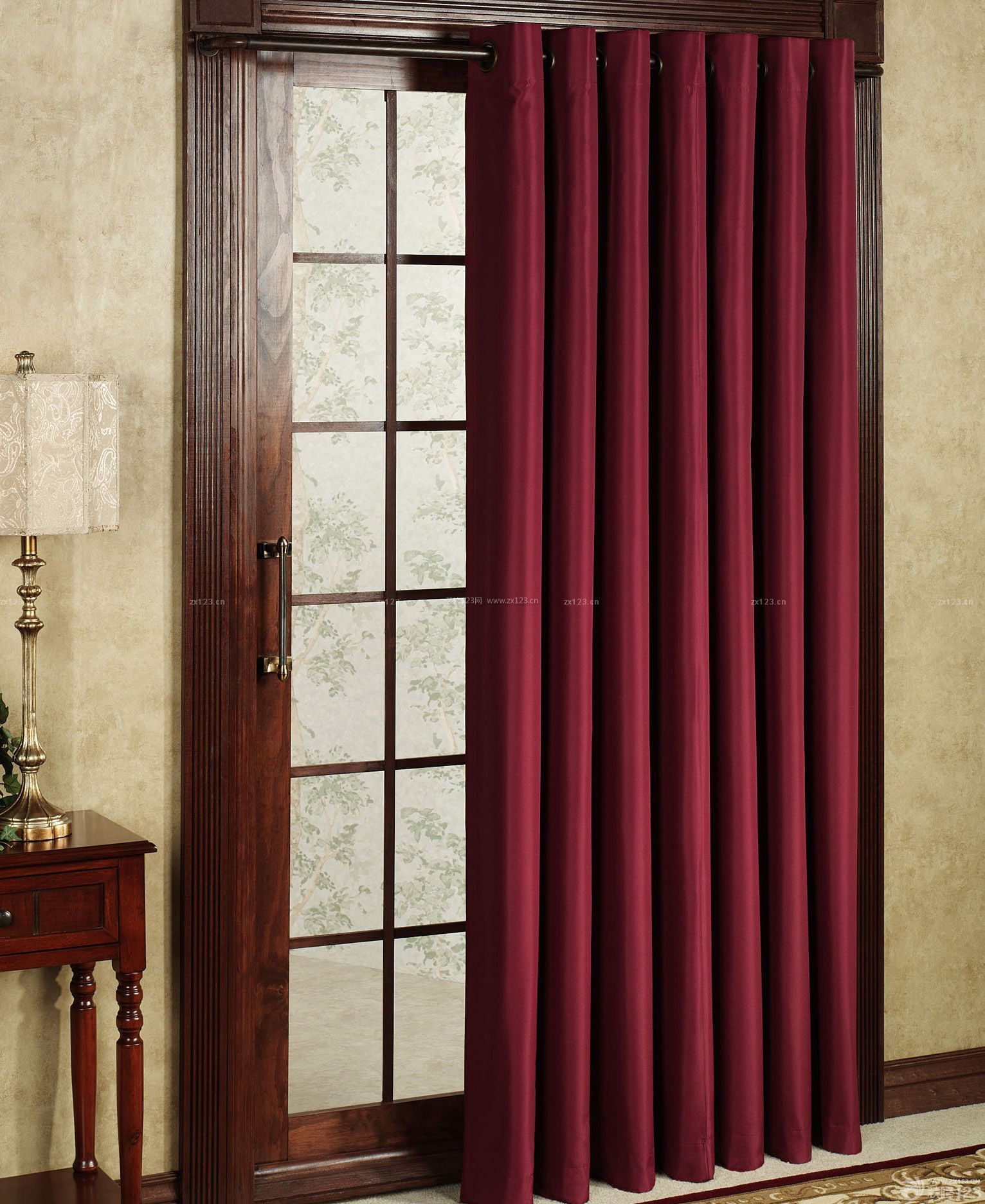 最新美式风格室内酒红色窗帘设计图片2015