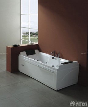 褐色墙面 小浴室