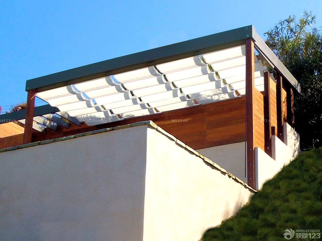 美式小别墅阳台遮阳棚效果图欣赏