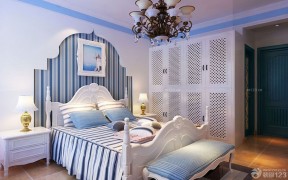 地中海风格卧室四柱床的摆放案例