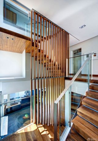 现代楼房木制楼梯设计效果图