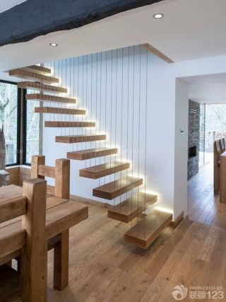家装木制楼梯设计效果图