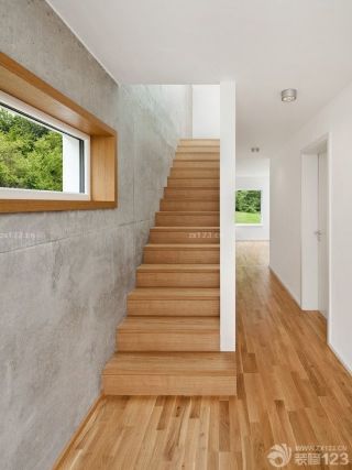 美式家装木制楼梯效果图