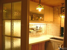 浅黄色门框 厨房装修设计