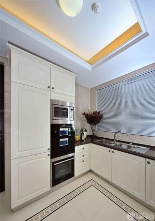60平米小房子装修效果图厨房白色橱柜装修实景图