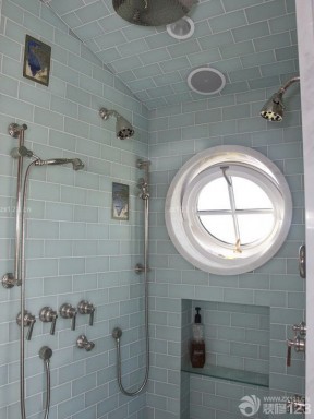 淋浴喷头 小户型卫生间瓷砖配色