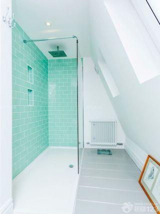 小户型斜顶阁楼淋浴房喷头效果图