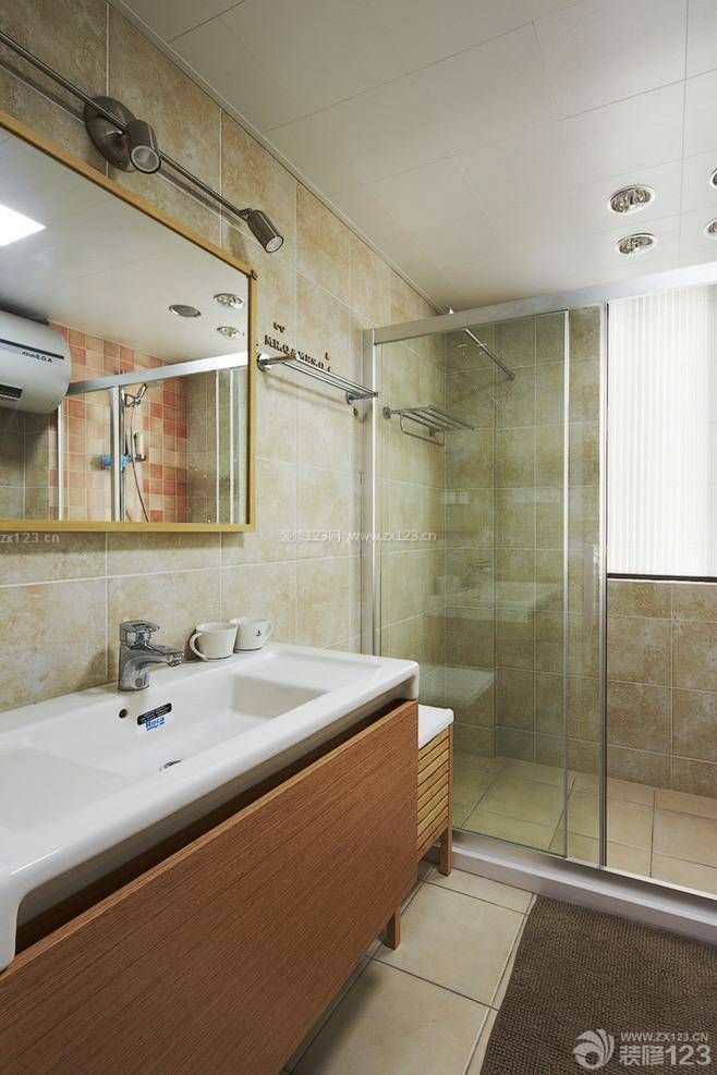 70平米小三房玻璃淋浴间装修效果图