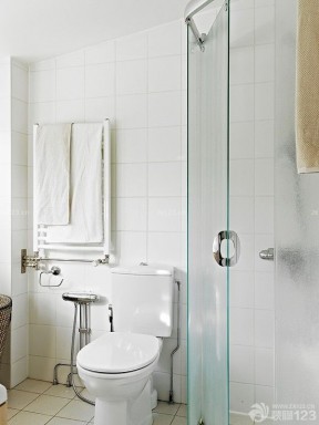70平米复式楼装修 卫生间浴室装修图