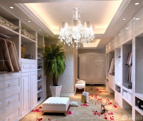 美式别墅室内走入式衣柜设计效果图片