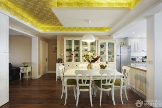 140平米房屋天花板贴金色墙纸装修效果图