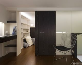 70平方米两室一厅卧室木质门装修效果图片