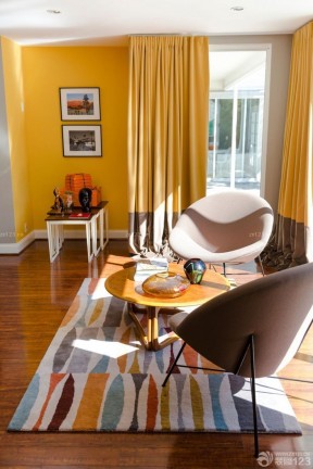 60平米小户型带阁楼的装修效果图 黄色窗帘装修效果图片