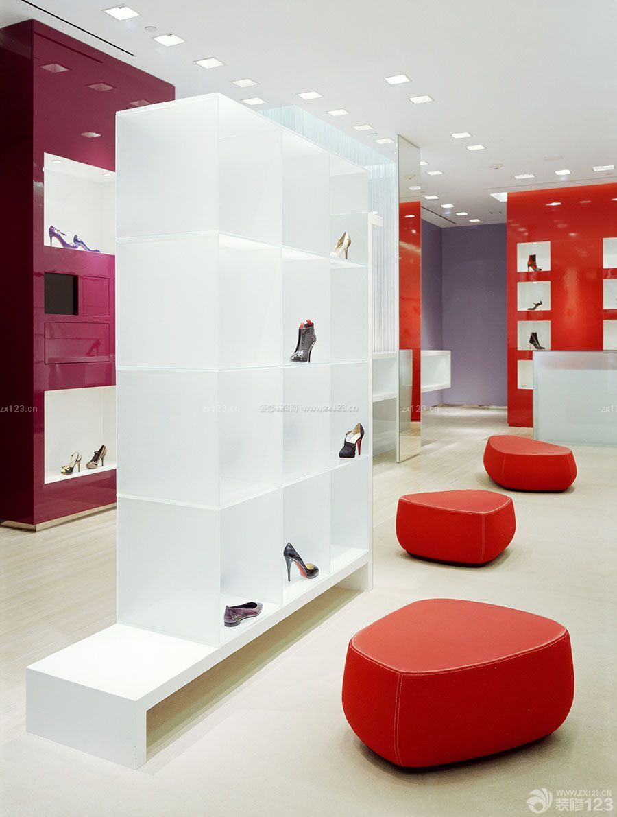 时尚简约鞋店简易展示柜设计装修图欣赏