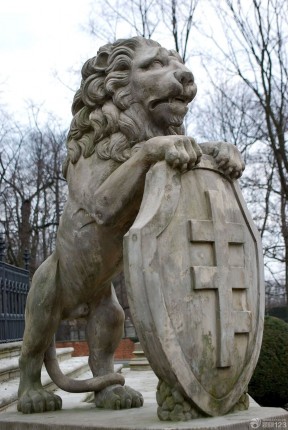威武石狮子雕刻侧面图片欣赏
