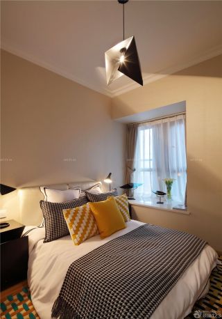 70平米三室卧室艺术灯具装修效果图片