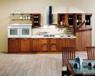70平方两室一厅厨房实木橱柜装修效果图