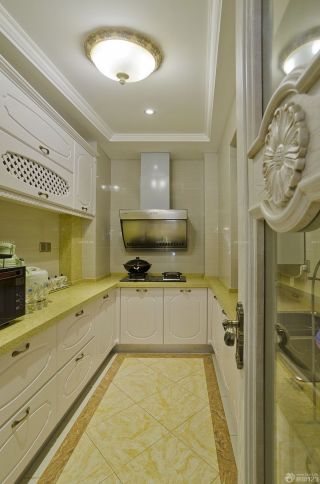 70平方两室一厅整体厨房橱柜装修效果图