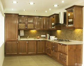 70平米小户型厨房装修效果图 实木整体橱柜图片