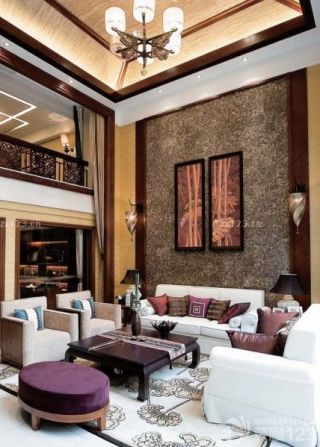 东南亚风格客厅沙发背景墙装饰画