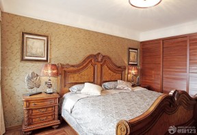 70平米小户型房屋装修 实木床图片