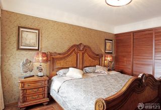 70平米小户型房屋美式实木床装修图片
