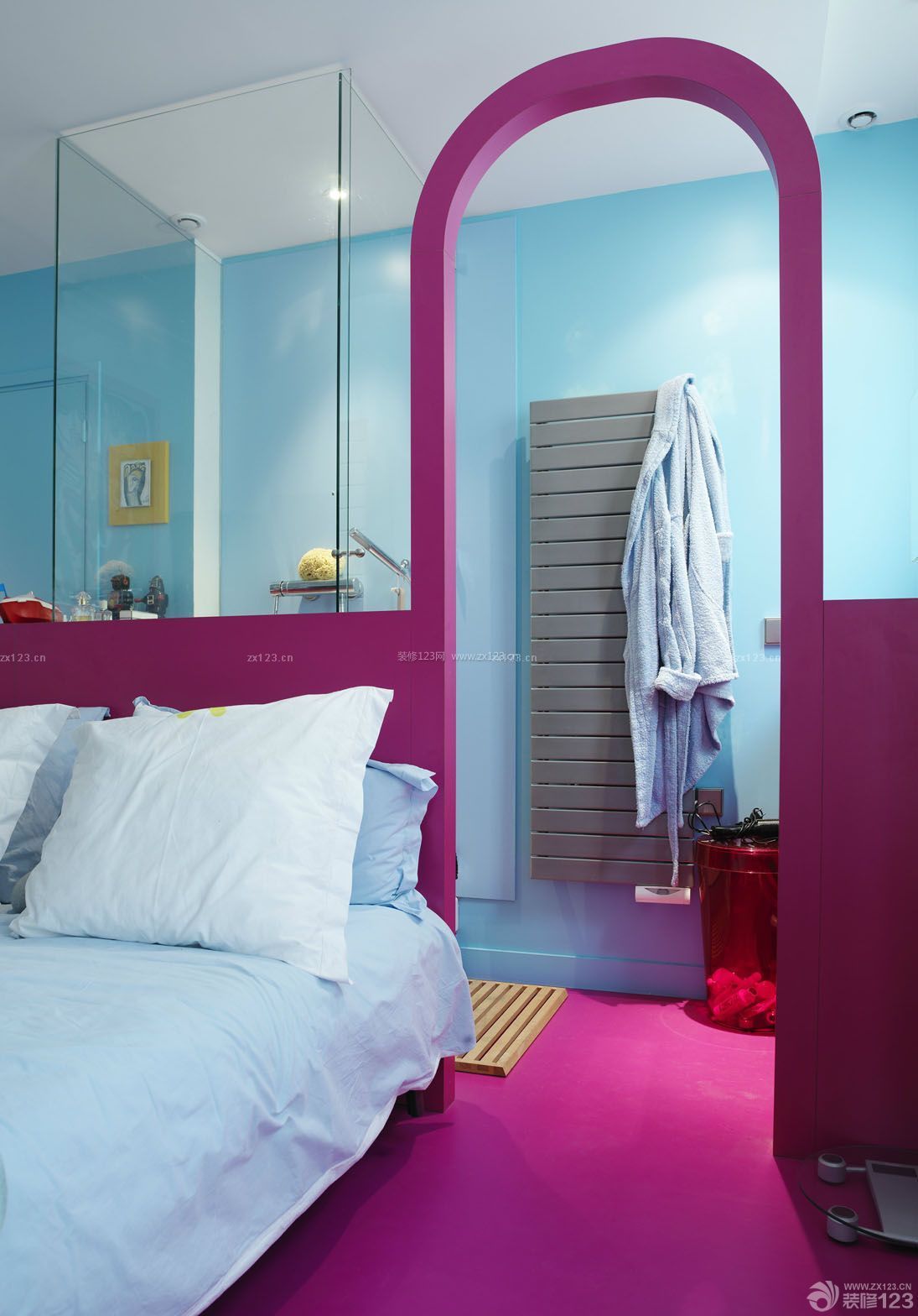 70平米两居室卧室紫色地砖装修效果图片