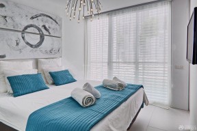 70平米两居室卧室装修 白色地砖装修效果图片