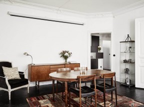 70平方三居室装修 美式实木餐桌