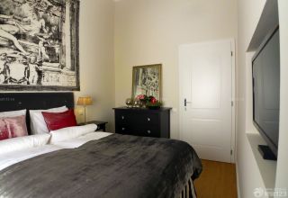 70平米小户型 卧室白色门设计装修效果图片