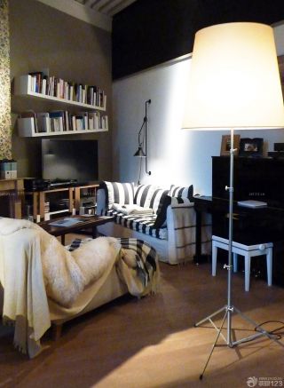 70平方三居室小客厅书架设计装修效果图