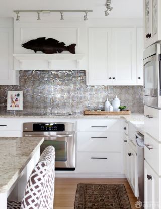 厨房装修效果图简约时尚镜面瓷砖设计