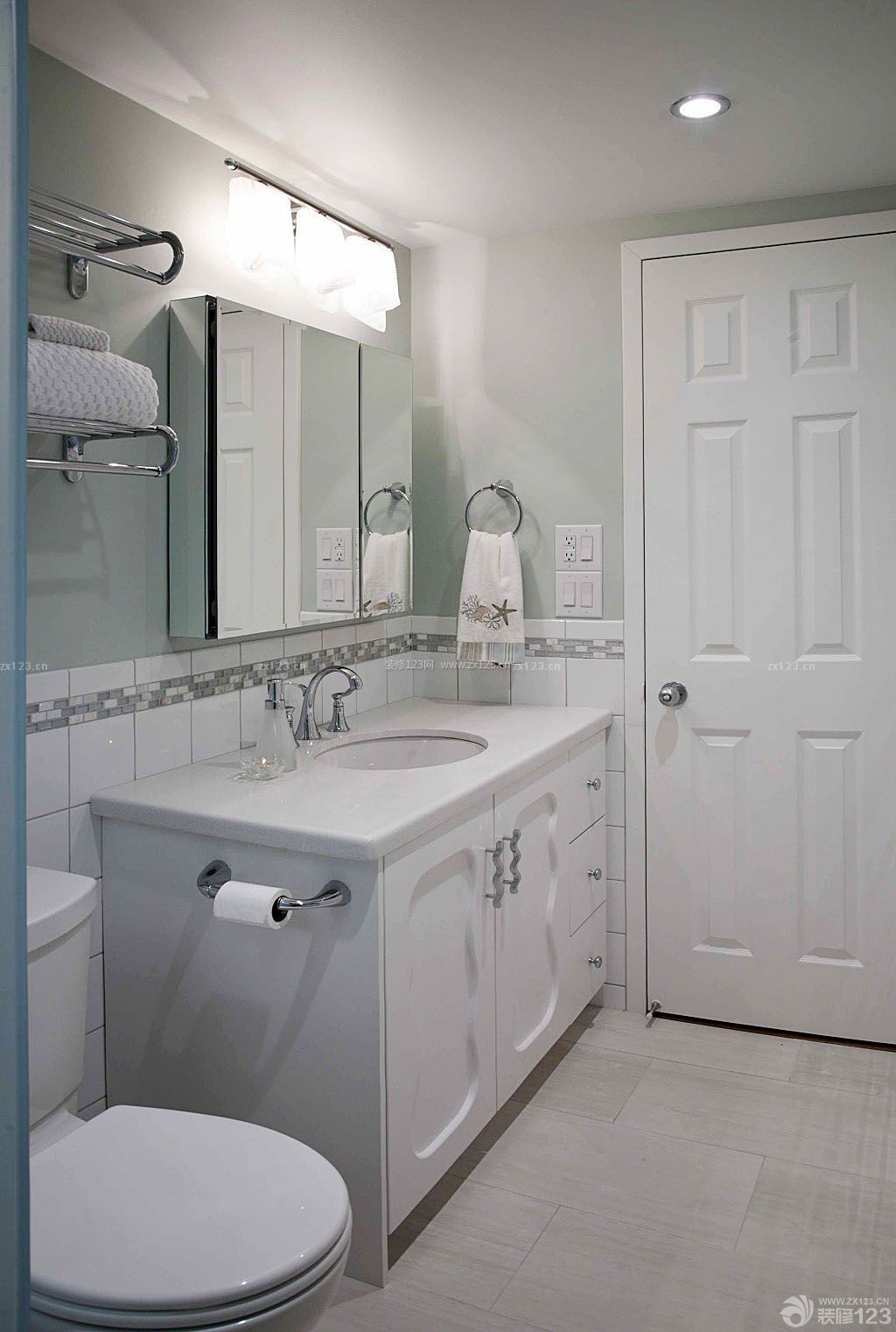 白色简约小户型室内卫生间设计装修图片
