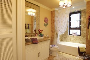 美式田园风格 卫生间浴室装修图