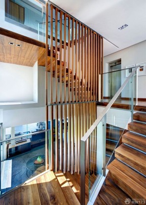 时尚复式房子实木楼梯扶手设计装修效果图