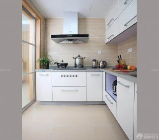 现代家装风格90平米小户型厨房白色橱柜装修效果图
