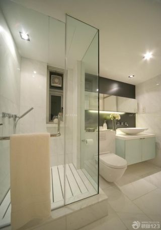 2023小户型中式浴室玻璃门装修效果图片